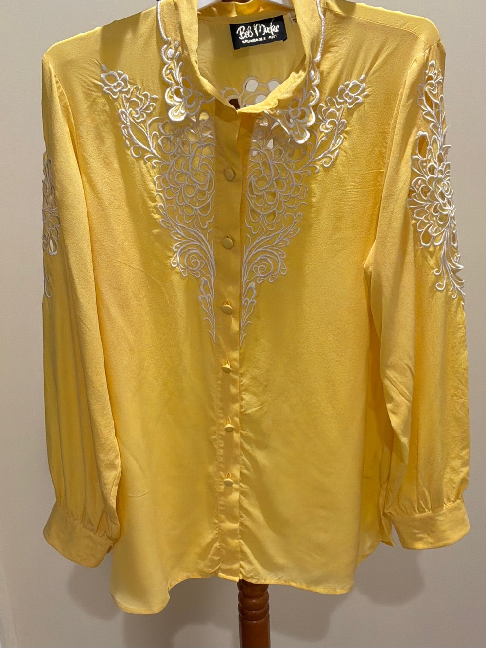 Bob Mackie Yellow Blouse with White Floral Embroidery 100% silk size Large - Picture 1 of 5